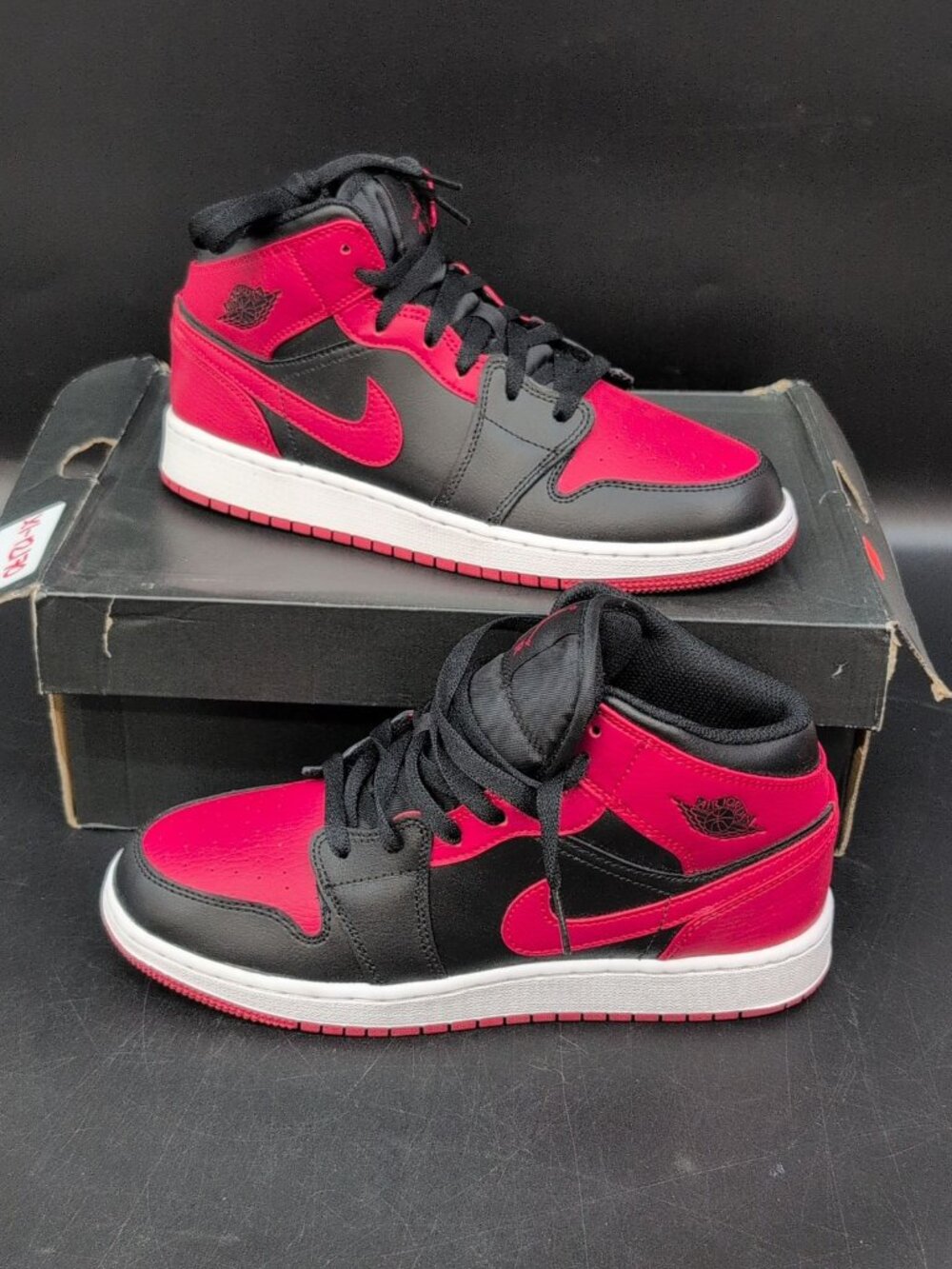Nike Air Jordan 1 Mid Banned GS Shoes US 6.5Y Black & Gym Red White 554725-074